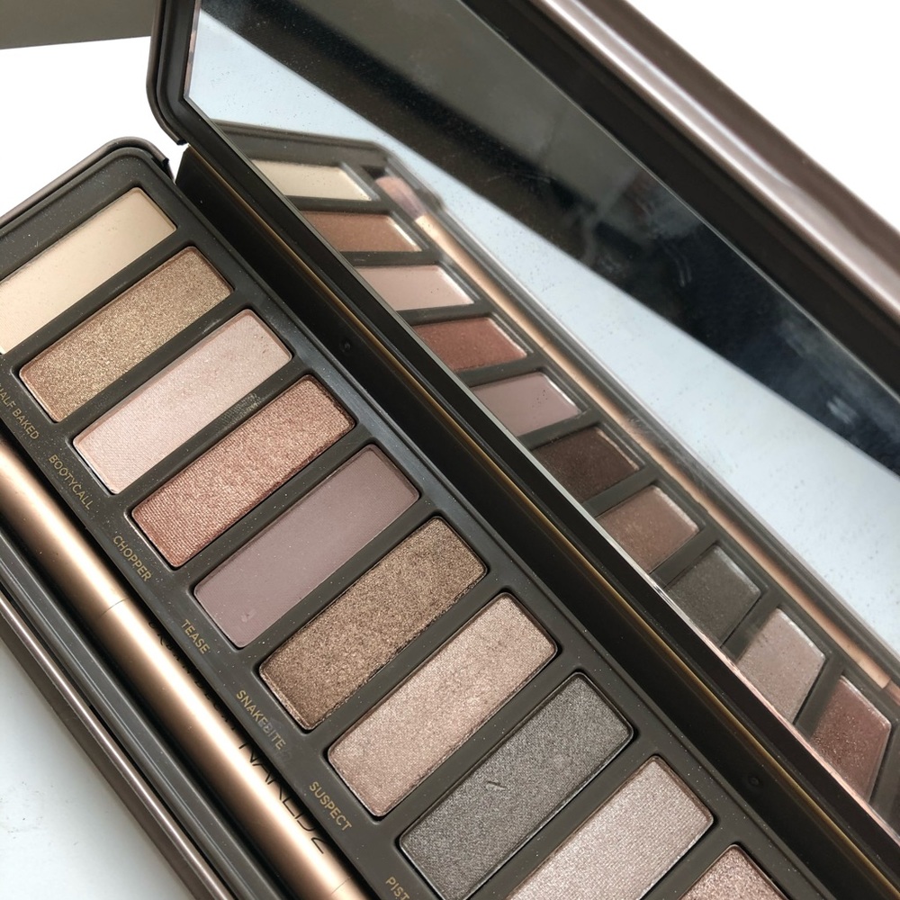 Urban Decay Naked2 eyeshadow palette (almost new)